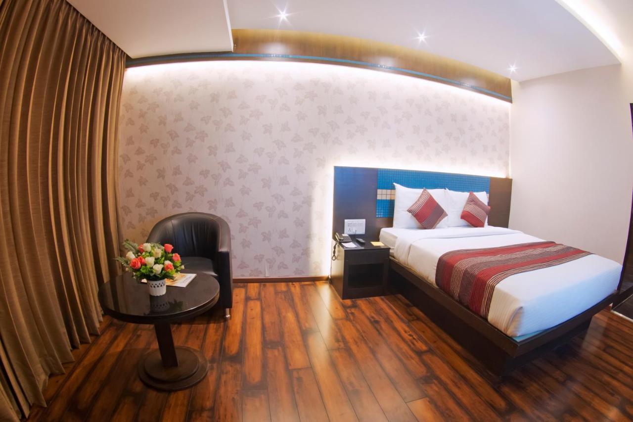 President Hotel Мисор Екстериор снимка