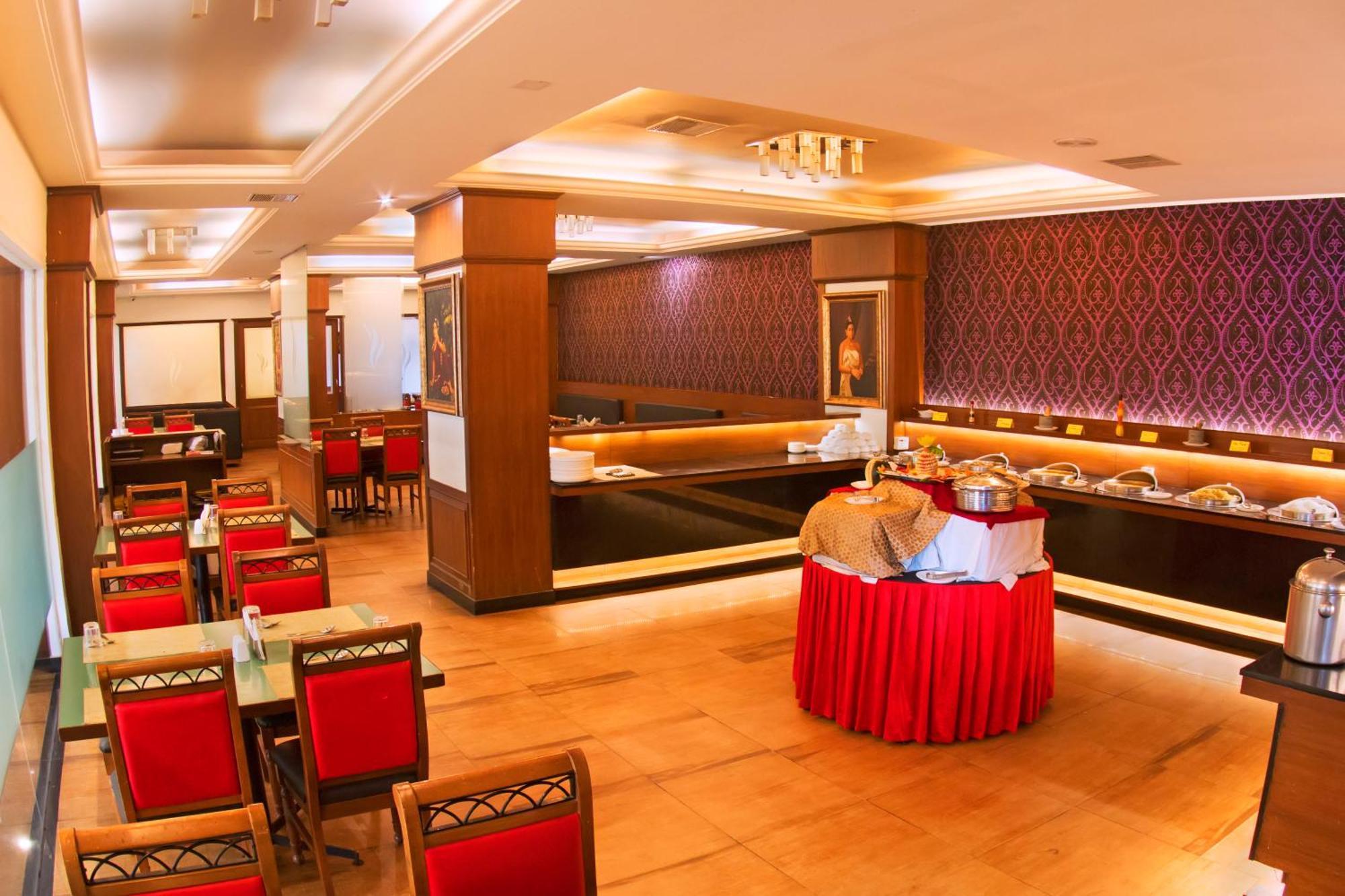President Hotel Мисор Екстериор снимка