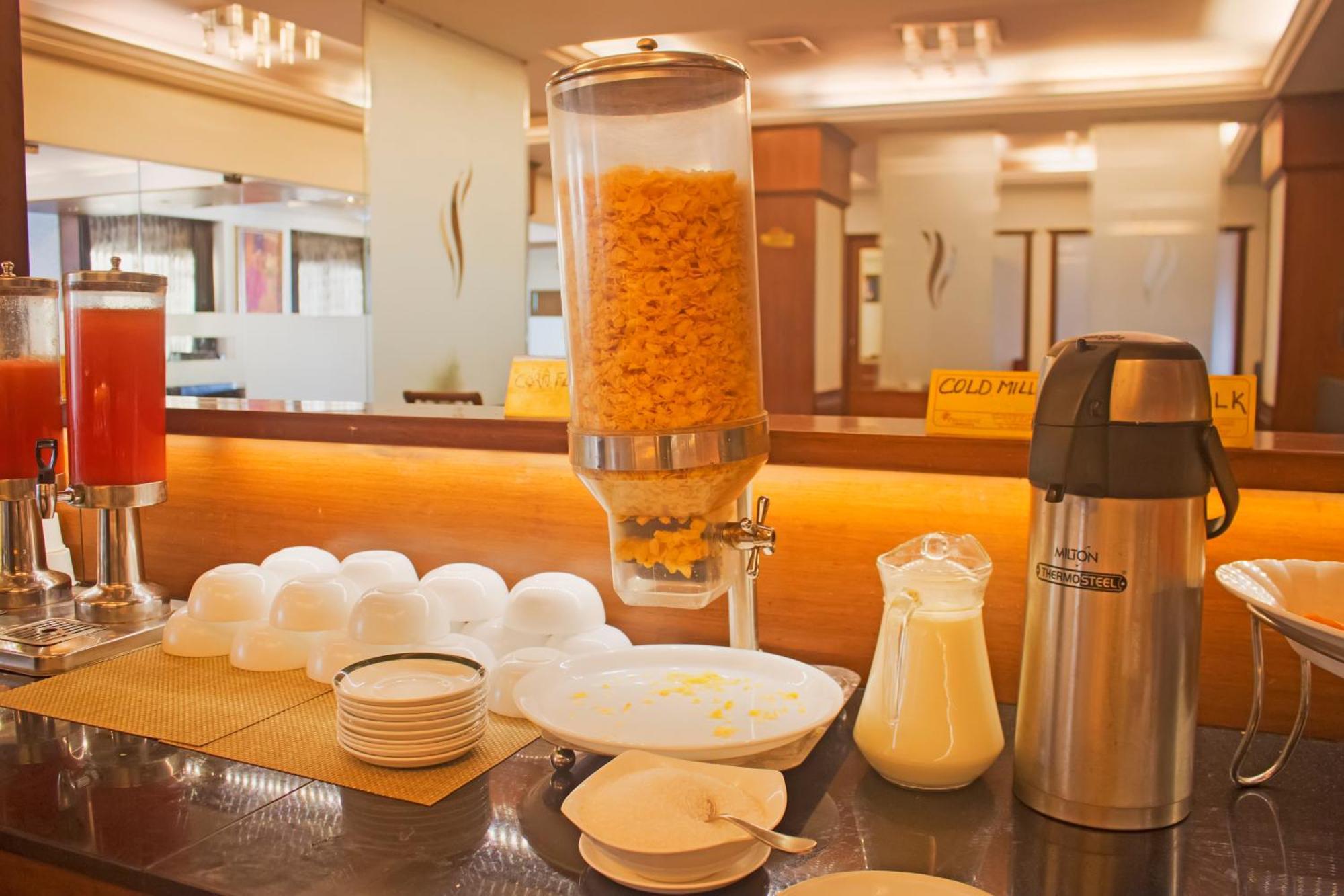 President Hotel Мисор Екстериор снимка