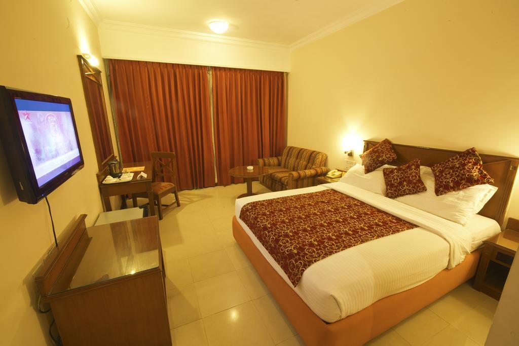 President Hotel Мисор Екстериор снимка